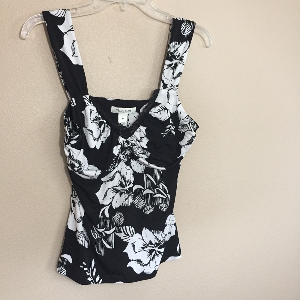 White House black market top size Med